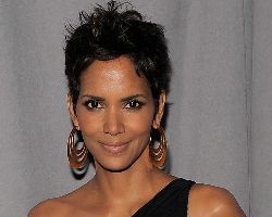 WHAT IS THE ZODIAC SIGN OF HALLE BERRY?